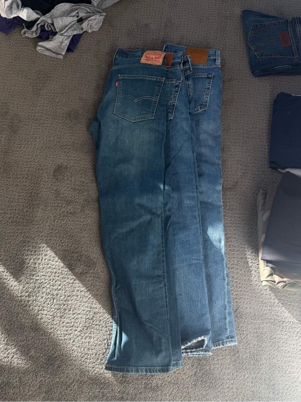 3 pairs of Levi jeans